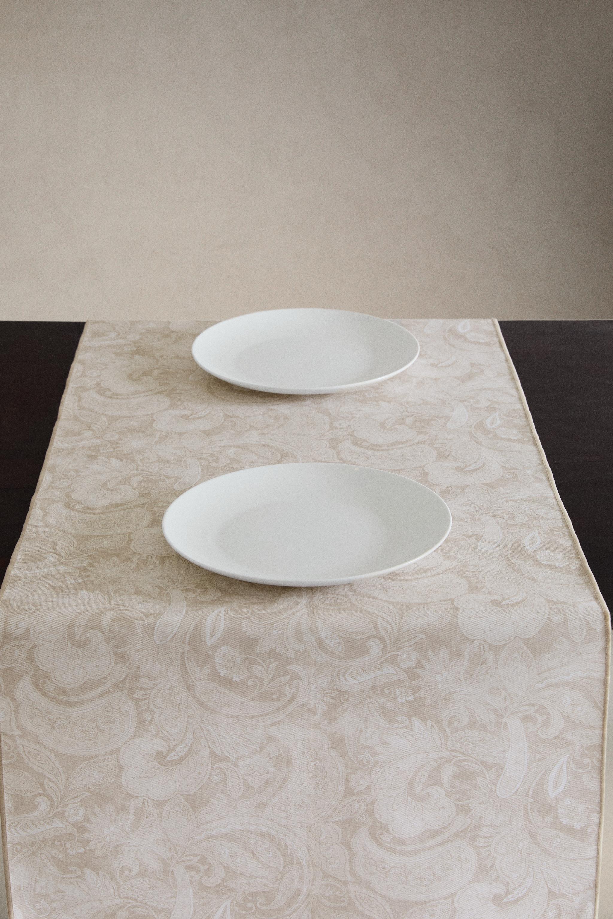 PAISLEY PRINT RESIN TABLE RUNNER